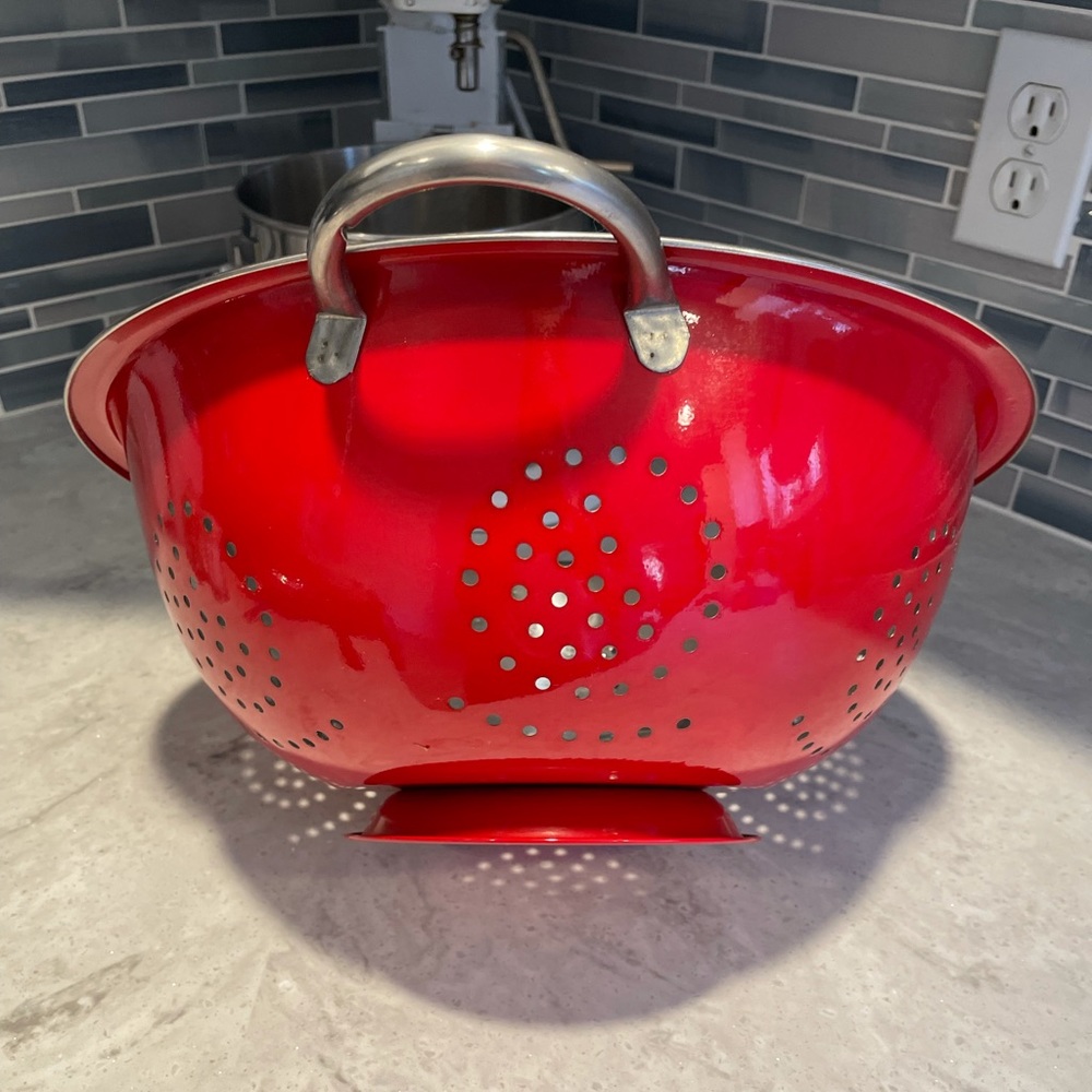 Red colander - Picture 4 of 4